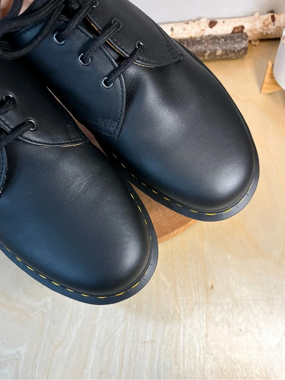 NWOB Dr. Martens 11838 4-Eye Black Leather Oxfords Men's Size 11